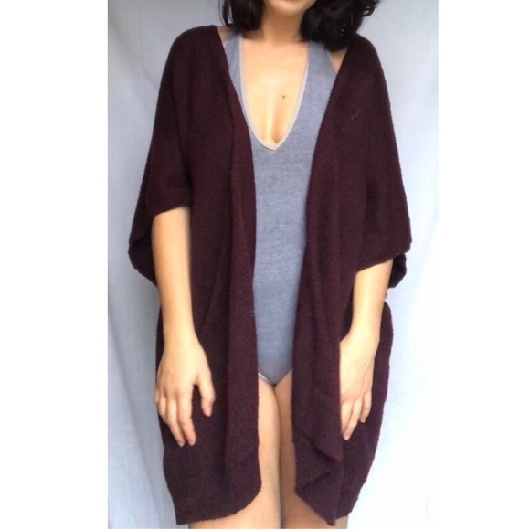 Community Iconic Cape - Picture 1 of 8